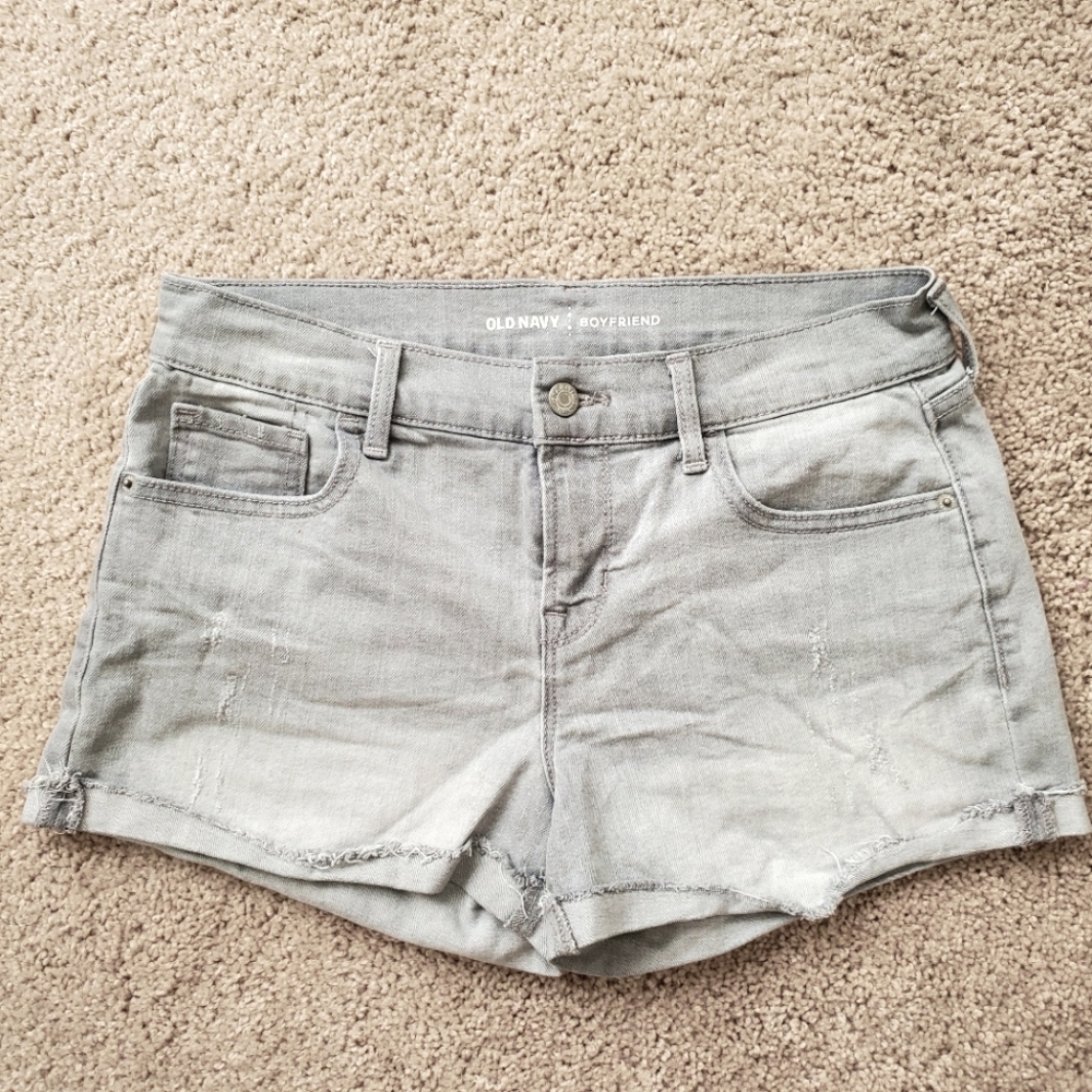 Old Navy Light Gray Distressed Boyfriend Jean Shorts - Size 6 - Cute Shorts